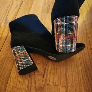 Elegant Black Heeled Women's Shoes with Multicolor Accents